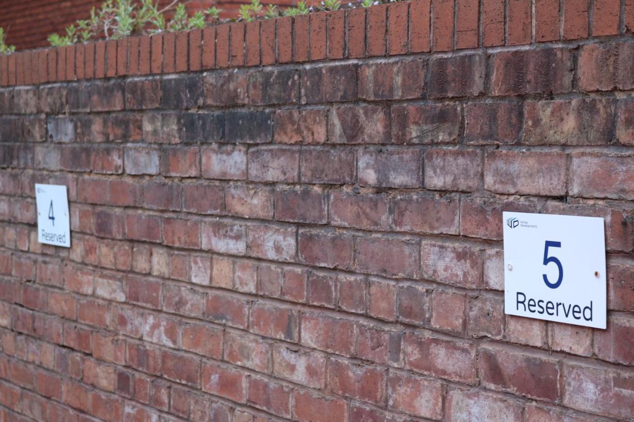 Wolverhampton - Gated Parking - George House ภายนอก รูปภาพ
